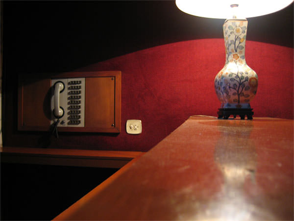 836a